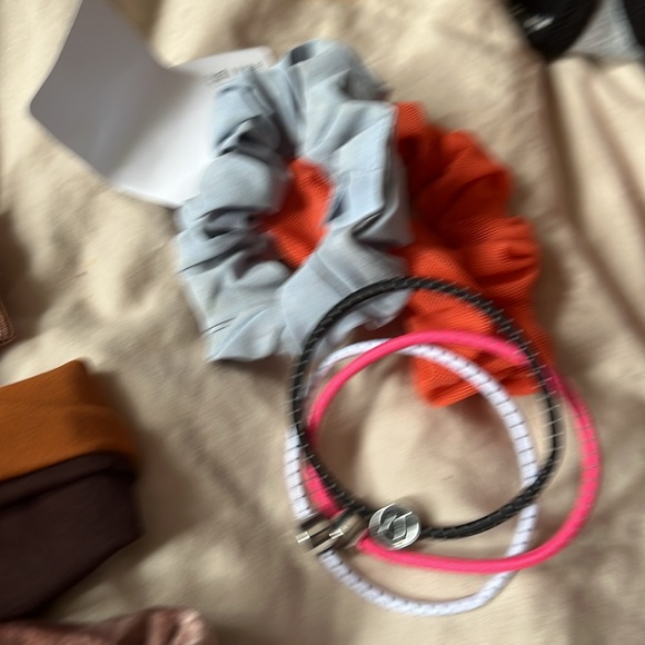 Lululemon BUNDLE 💜HAT SOCKS 🧦 AND HAIR ACCESSORIES 💜✝️ - Picture 12 of 17